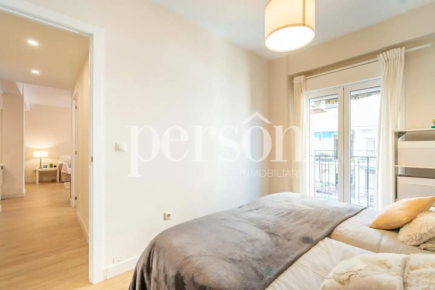 Bedroom of Flat for sale in Valencia  with Air Conditioner, Private garden and Furnished