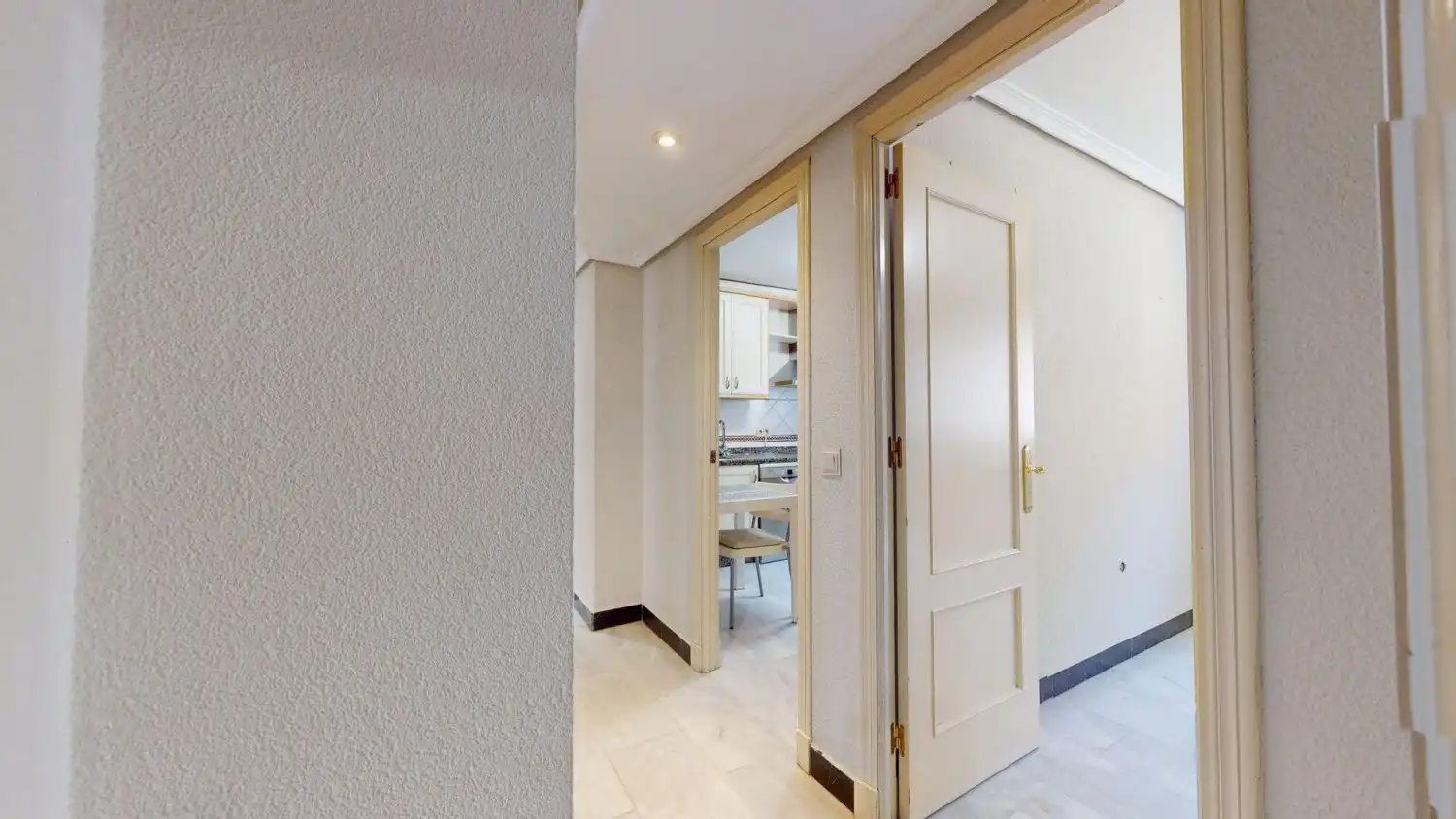Wohnung zum Verkauf in San Juan de Aznalfarache mit Klimaanlage, Heizung und Abstellraum