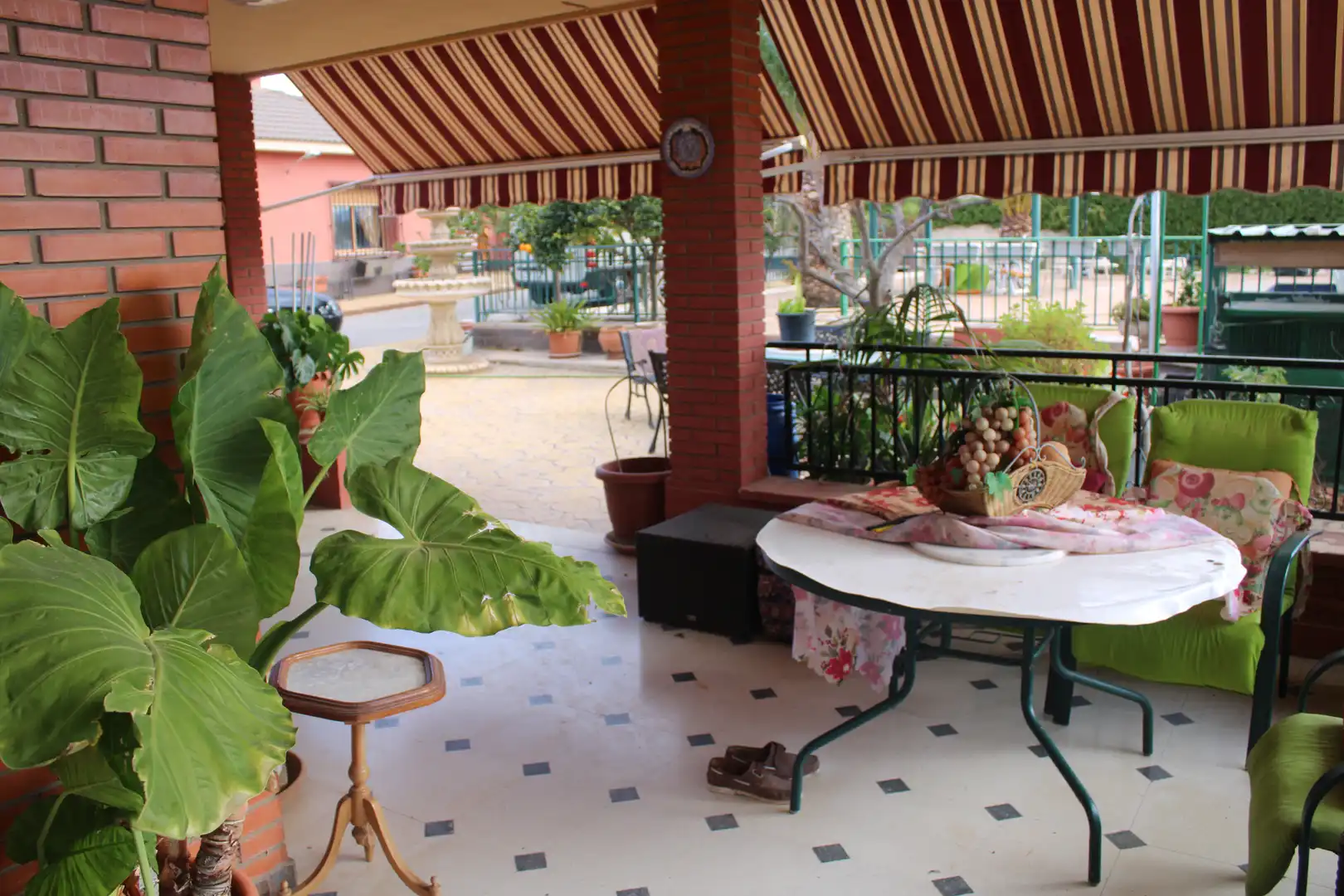 Terrasse von Haus oder Chalet zum Verkauf in Sax mit Privatgarten, Schwimmbad und Möbliert