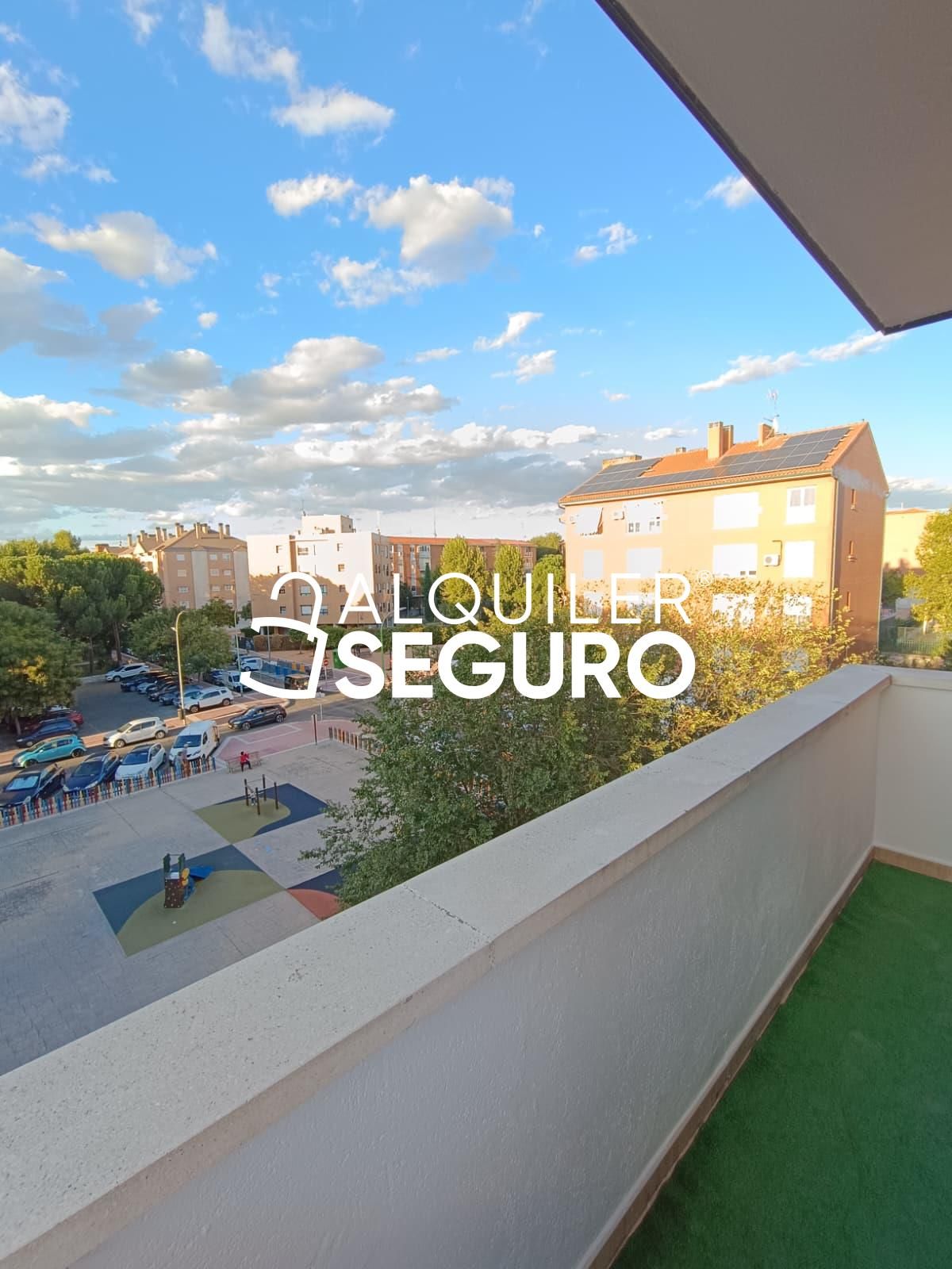 Exterior view of Flat to rent in Parla  with Heating