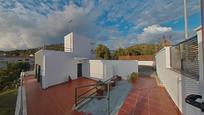 Vista exterior de Casa o xalet en venda en Roda de Berà amb Jardí privat, Terrassa i Moblat