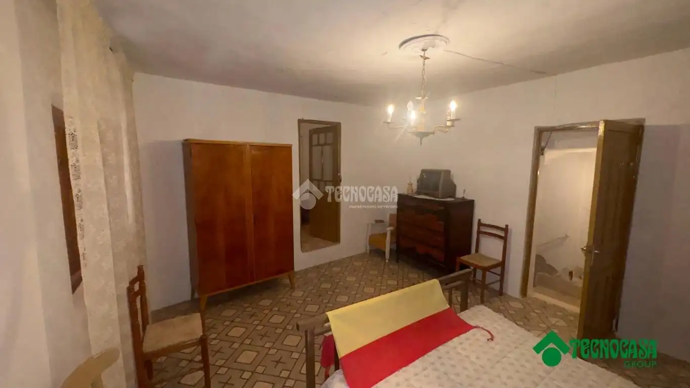 Casa adosada en venda a C. Constantino Alhambra, Villarejo de Fuentes