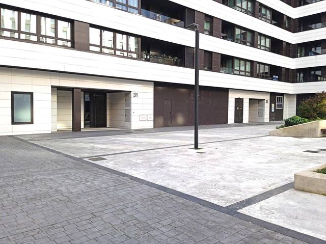 Local comercial en Alquiler en Calle GENERAL ELORZA en Salesas - Foncalada - Campoamor