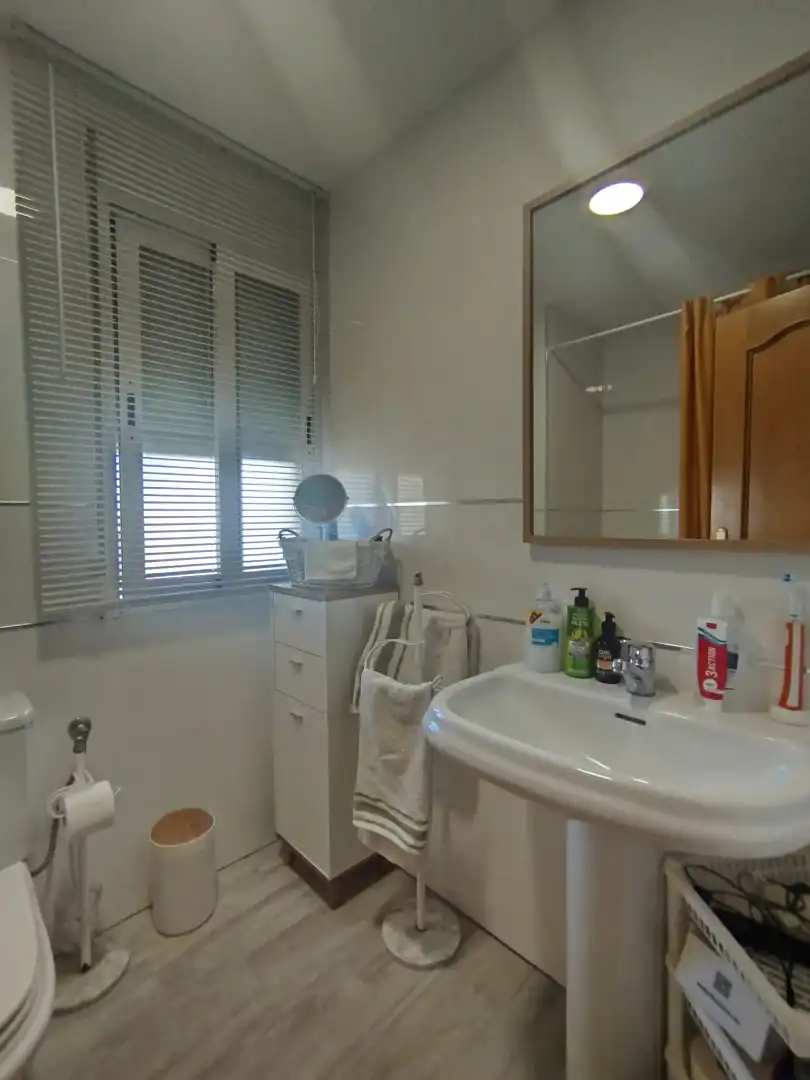 Badezimmer von Dachboden zum Verkauf in Albolote mit Terrasse, Abstellraum und Möbliert