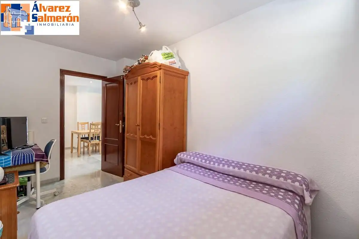 Bedroom of Flat for sale in Granada  with Heating and Storage room