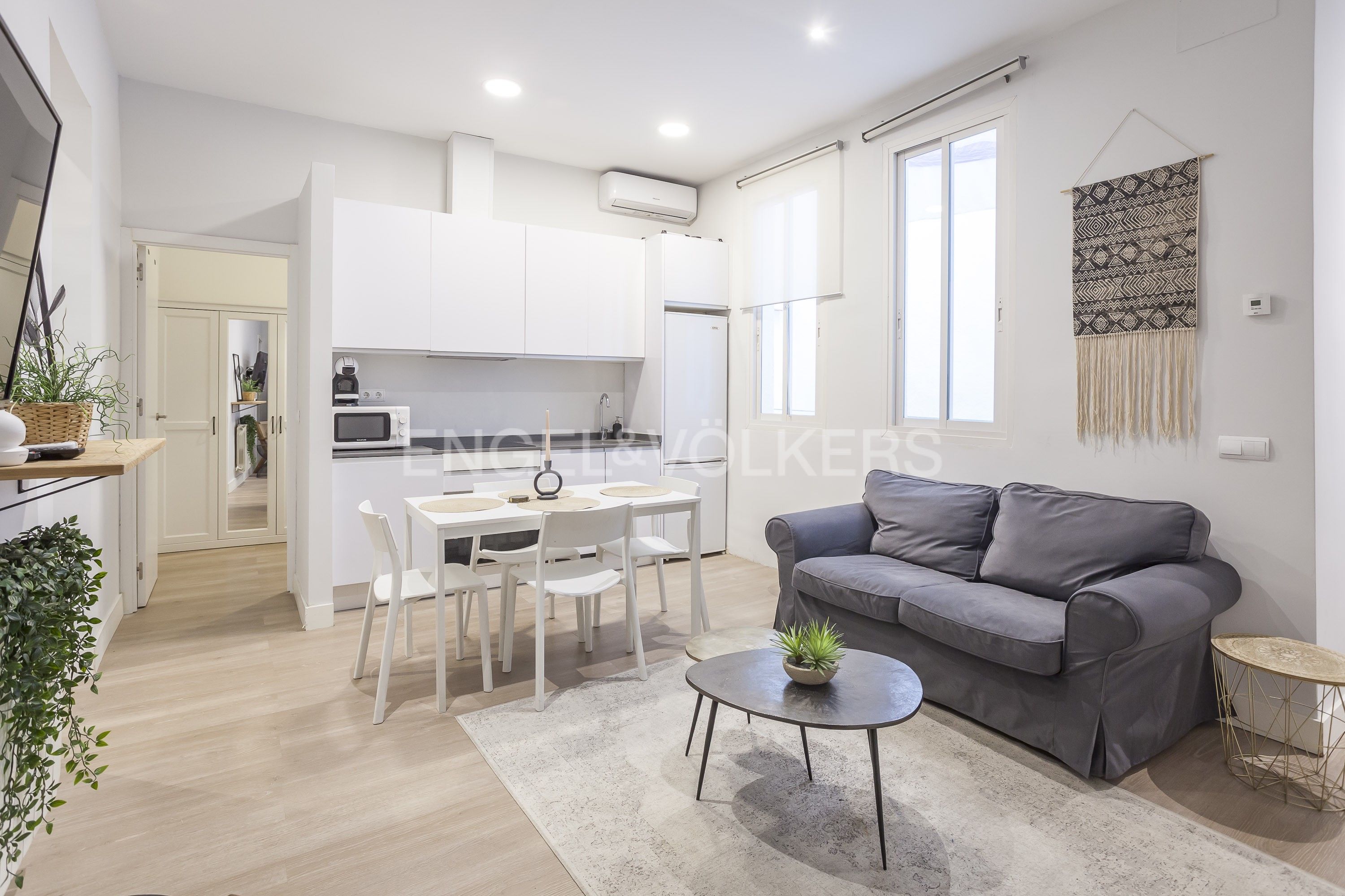 Vista exterior de Apartament en venda en  Madrid Capital amb Aire condicionat, Calefacció i Moblat