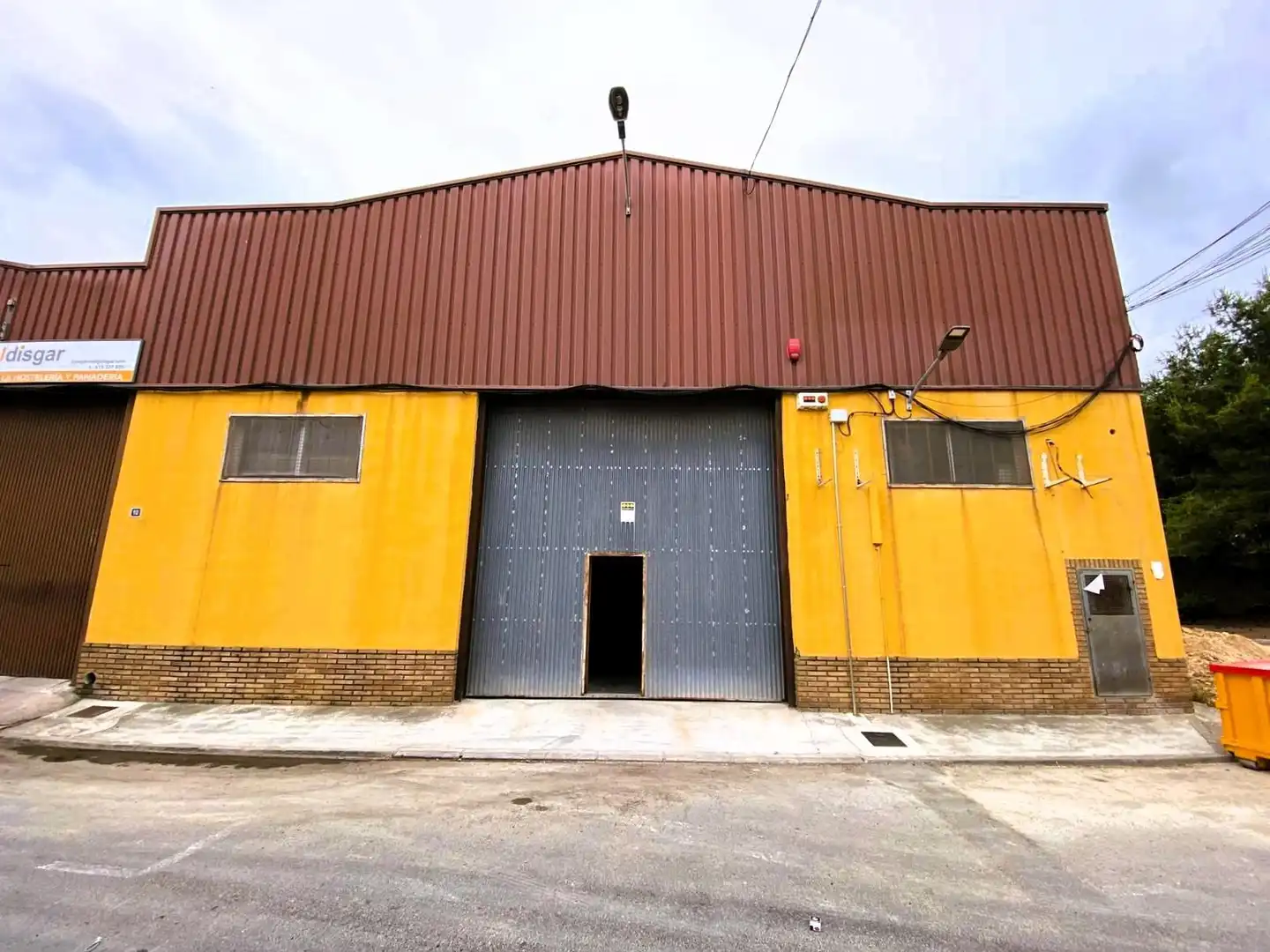 Exterior view of Industrial buildings for rent in Beniparrell