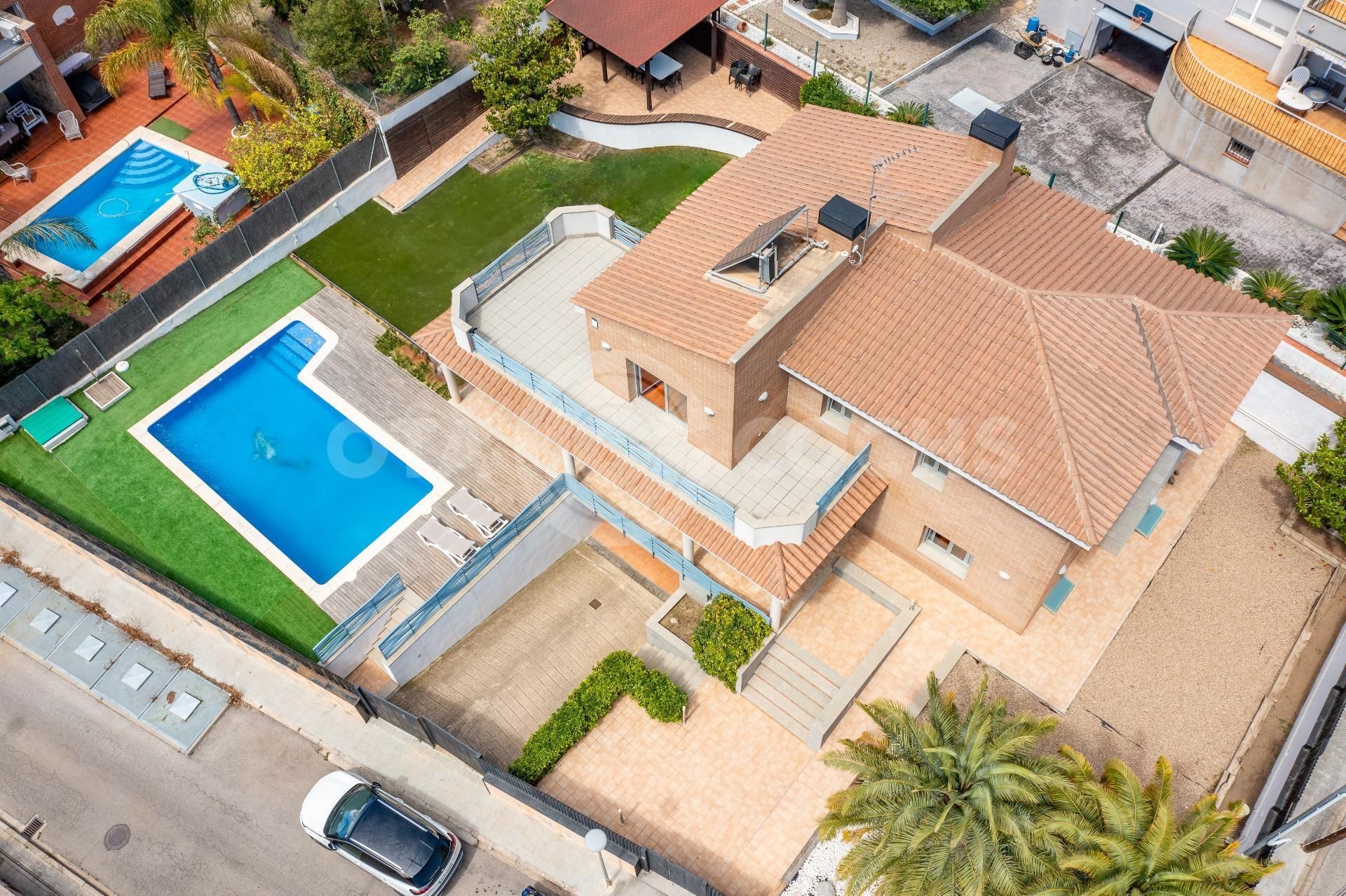 Vista exterior de Casa o xalet en venda en Castellvell del Camp amb Aire condicionat, Calefacció i Jardí privat