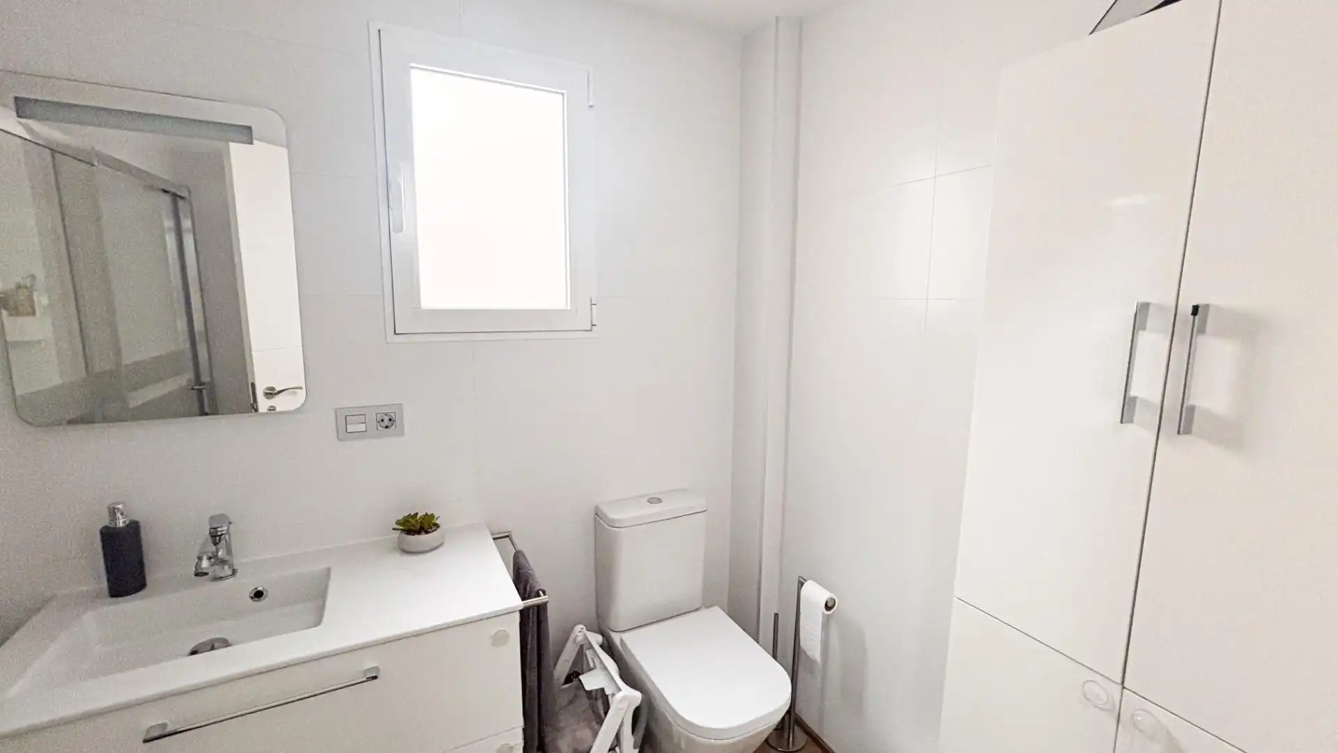 Badezimmer von Wohnung zum Verkauf in Mislata mit Klimaanlage, Möbliert und Balkon