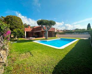 Jardí de Casa o xalet en venda en Sant Andreu de Llavaneres amb Aire condicionat, Terrassa i Piscina