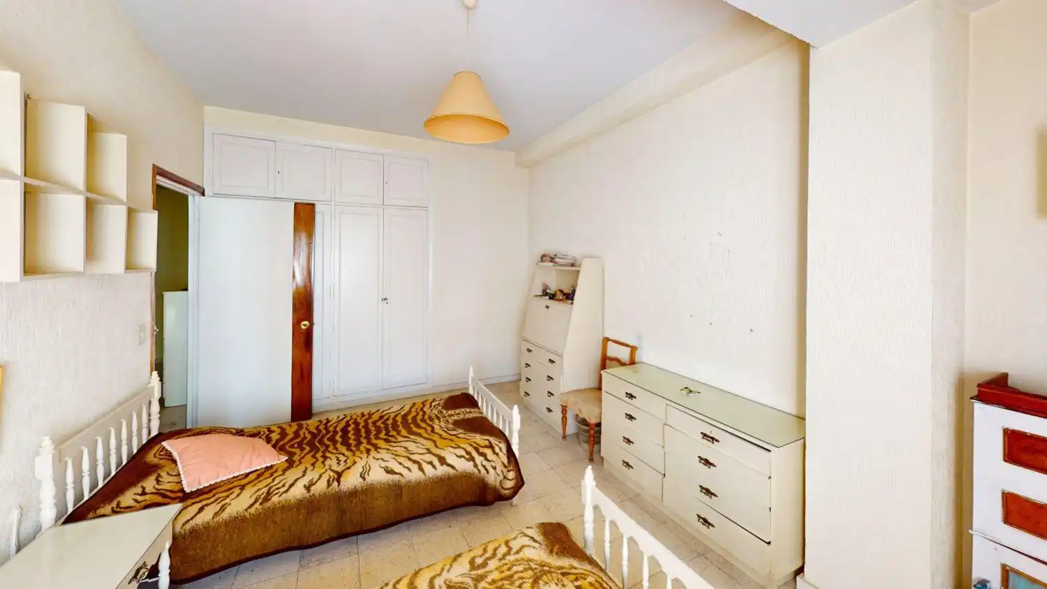Habitación de Piso en venta en Sevilla con Calefacción, Terraza y Trastero