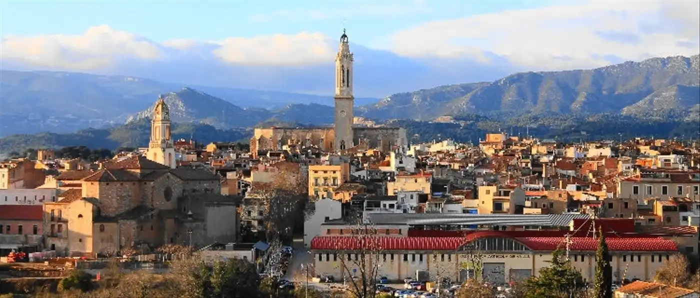 Vista exterior de Edifici en venda en Valls