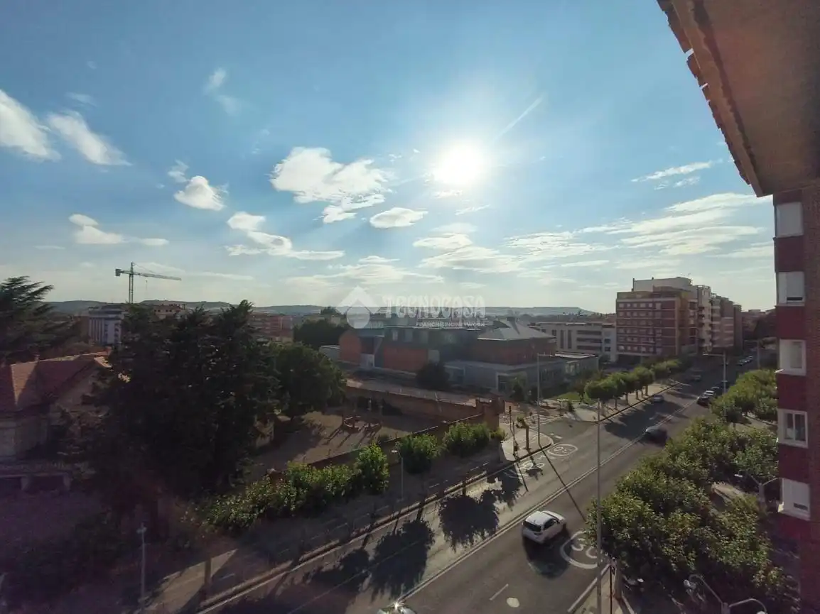 Vista exterior de Piso en venta en Palencia con Trastero y Balcón