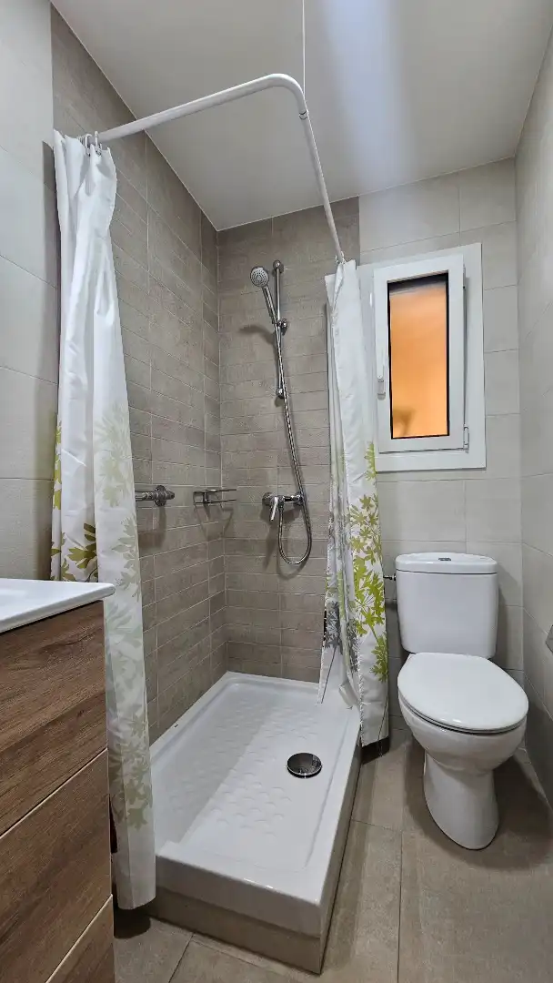 Badezimmer von Wohnung zum Verkauf in Sabadell mit Klimaanlage, Heizung und Balkon