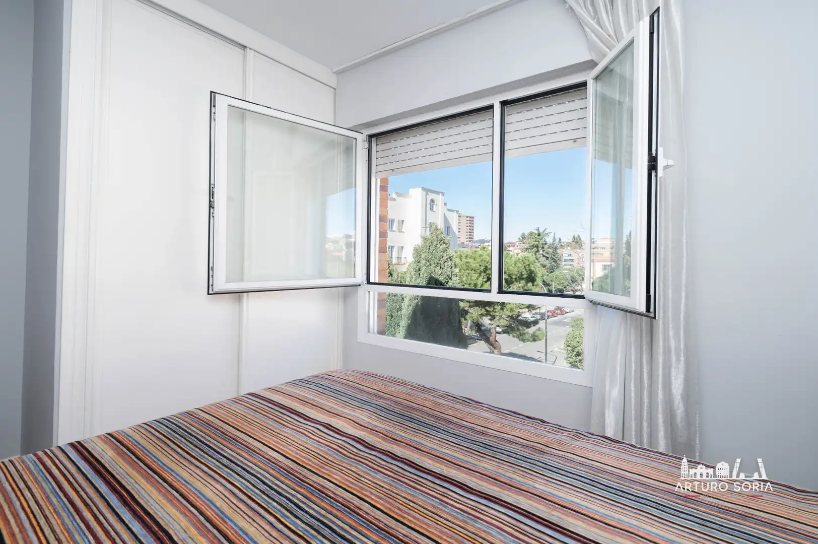 Habitación de Ático en venta en Madrid con Aire acondicionado, Terraza y Trastero