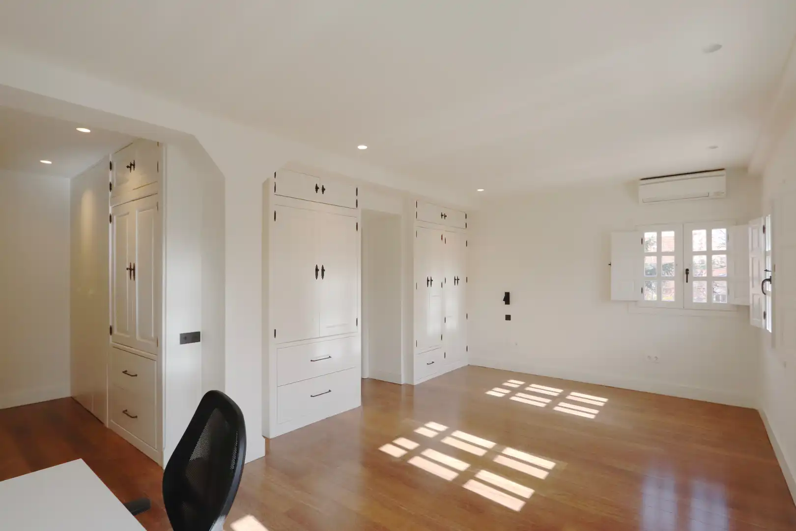 Dormitori de Casa o xalet de lloguer en Madrid amb Aire condicionat, Calefacció i Jardí privat