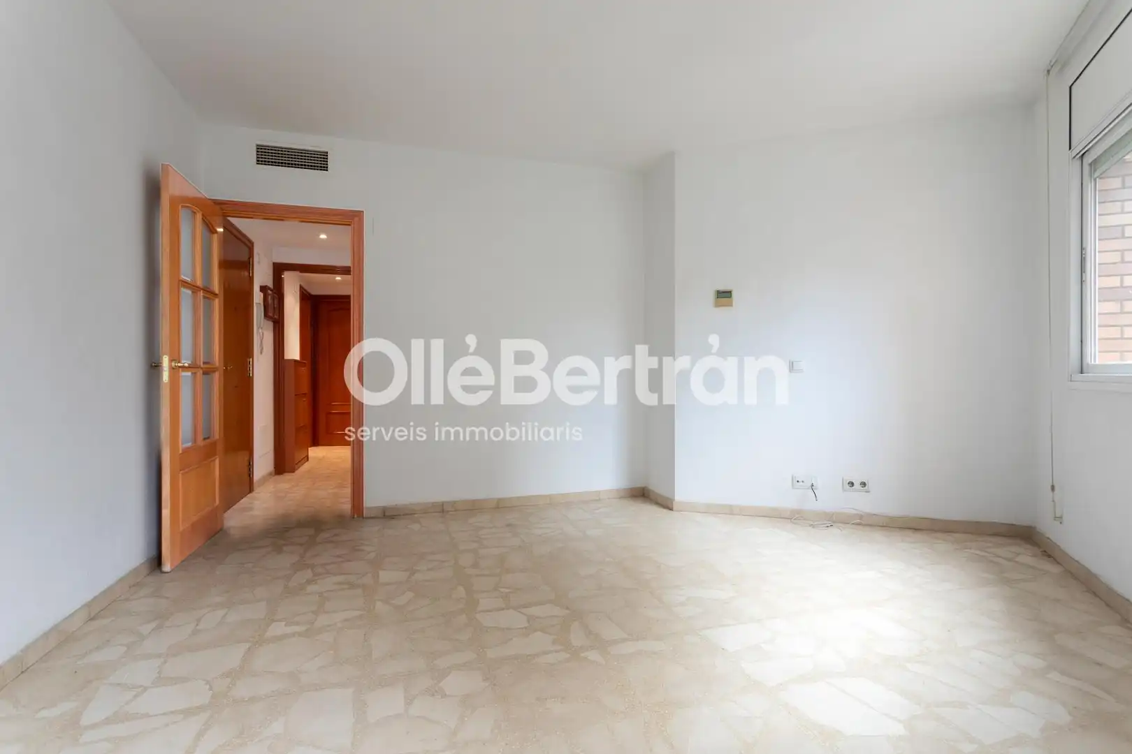 Piso en venta en Barcelona con Calefacción, Horno y TV