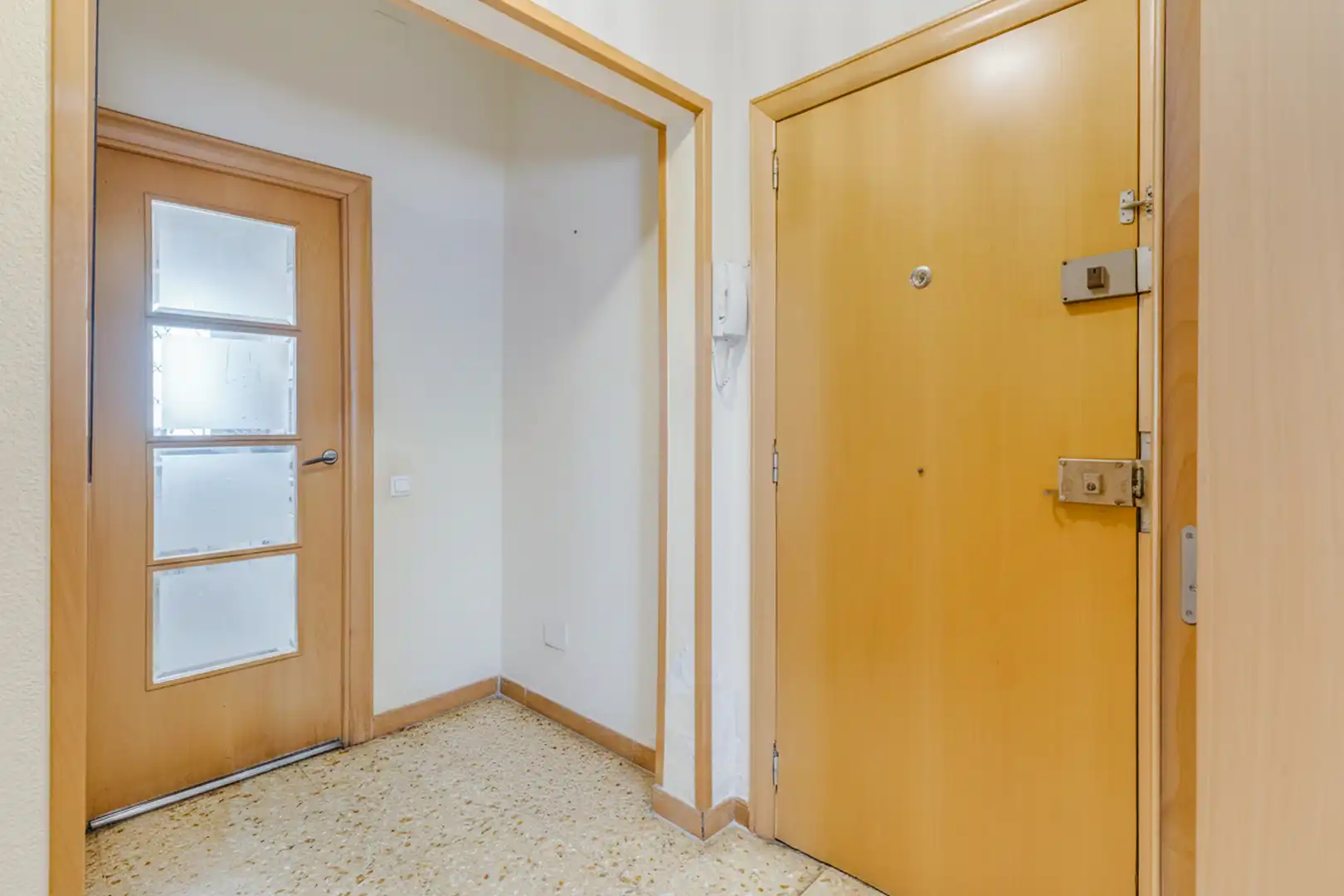 Erdgeschoss zum Verkauf in Barcelona mit Heizung und Terrasse