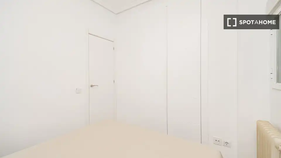 Room in Lista