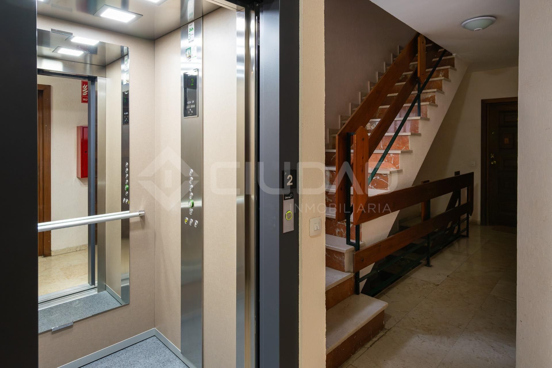 Flat for sale in  Sevilla Capital  with Air Conditioner, Storage room and Balcony