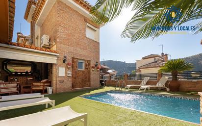 Swimming pool of Single-family semi-detached for sale in  Granada Capital  with Air Conditioner, Heating and Private garden