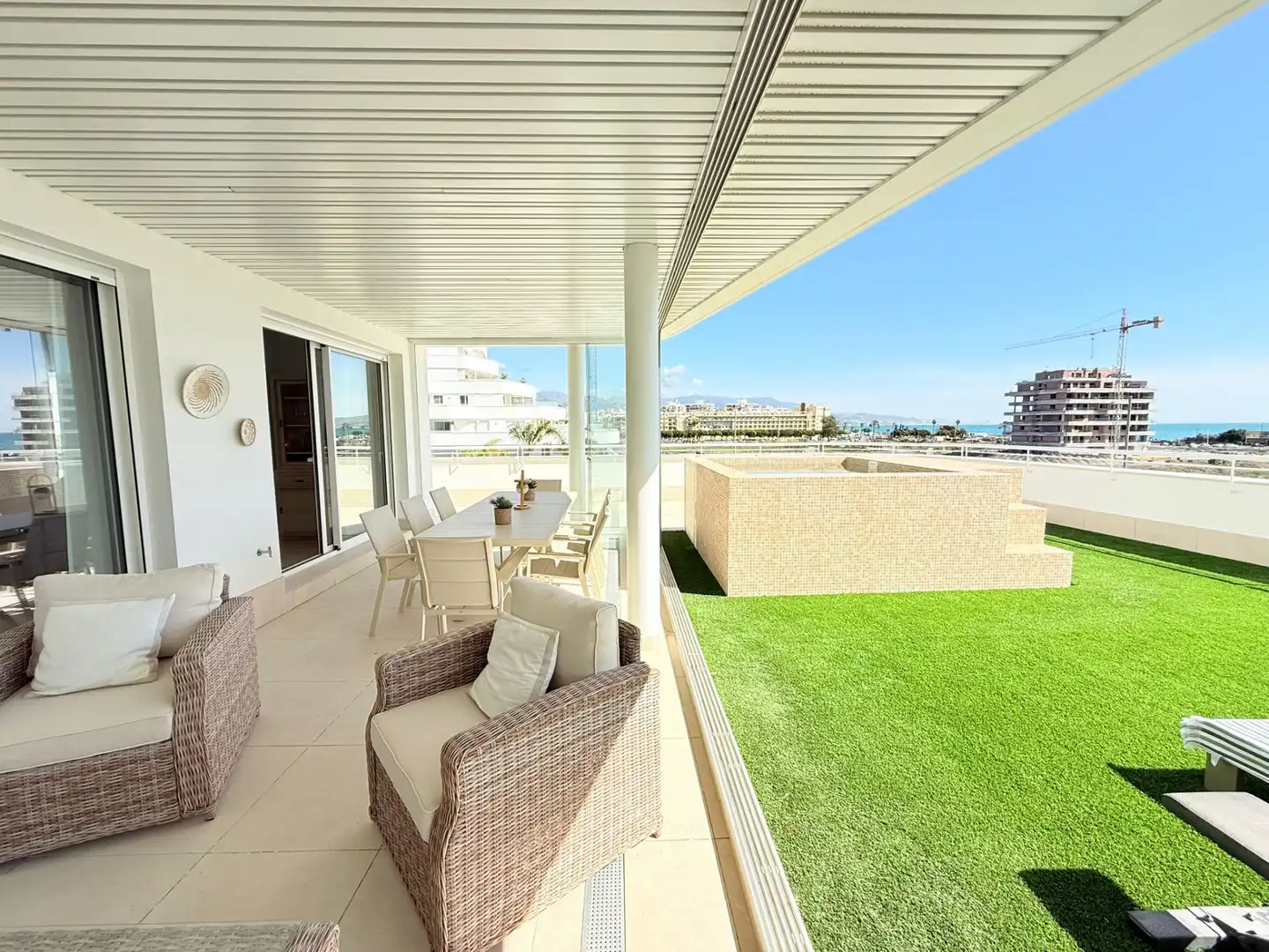 Terraza de Ático en venta en Vélez-Málaga con Aire acondicionado, Trastero y Piscina