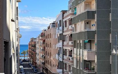 Vista exterior de Estudi en venda en Torrevieja amb Terrassa