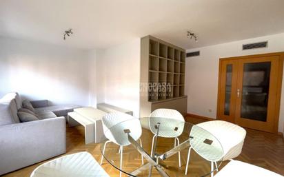 Living room of Flat for sale in  Madrid Capital  with Heating, Storage room and Community pool