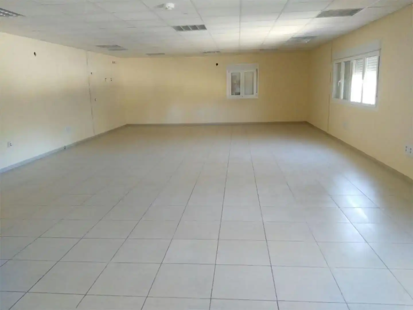 Fabrikhallen zur Miete in Puerto Real