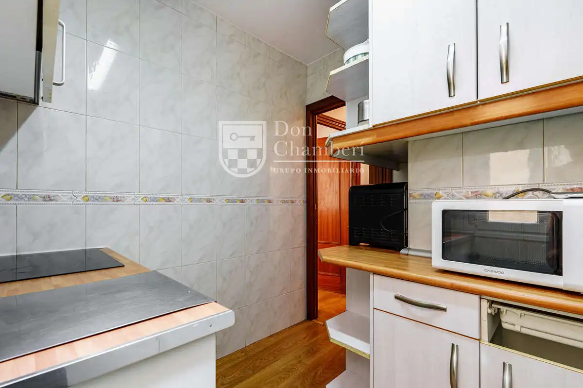 Cocina de Piso de alquiler en Madrid con Calefacción, Amueblado y Horno