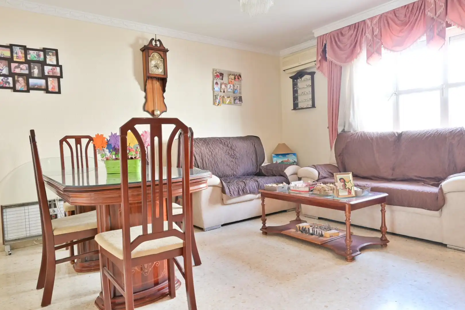 Living room of Houses for sale in Sevilla  with Air Conditioner and Terrace