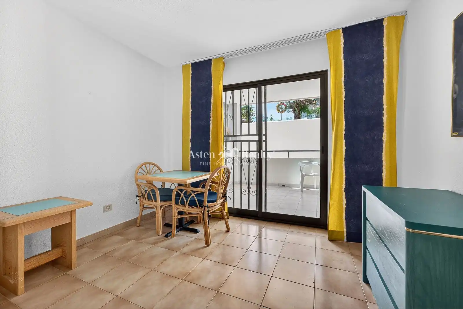 Vista exterior de Estudi en venda en Arona amb Terrassa, Piscina i Piscina comunitària