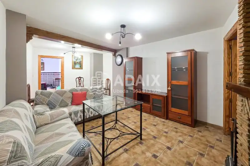 Sala d'estar de Casa o xalet en venda en Úbeda amb Aire condicionat, Terrassa i Traster