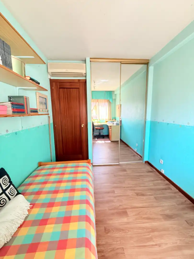 Habitación de Casa adosada en venta en San Sebastián de los Reyes con Aire acondicionado, Calefacción y Jardín privado
