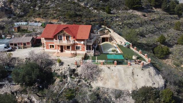 Casa-chalet en Venta en Confrides