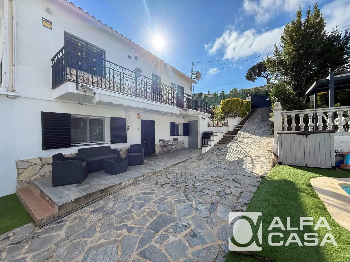 Vista exterior de Casa o xalet en venda en Lloret de Mar amb Calefacció, Terrassa i Traster