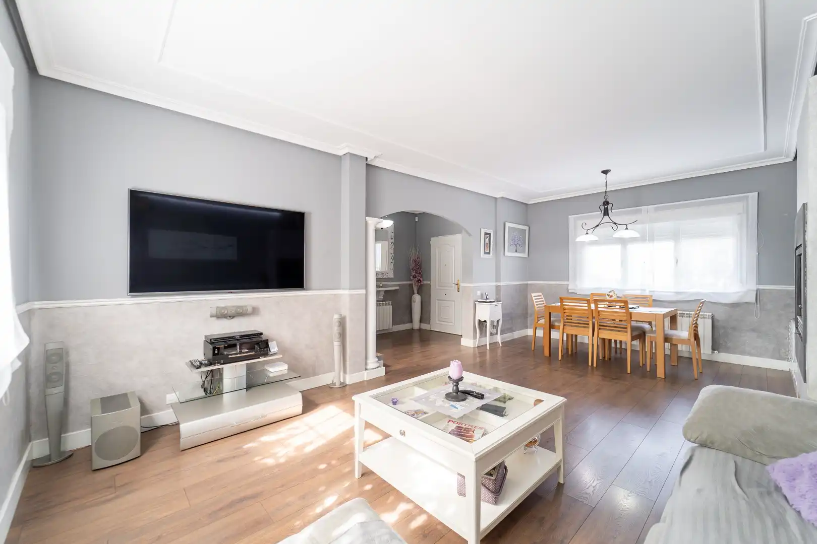 Sala de estar de Casa adosada en venta en La Torre de Esteban Hambrán con Aire acondicionado, Calefacción y Jardín privado