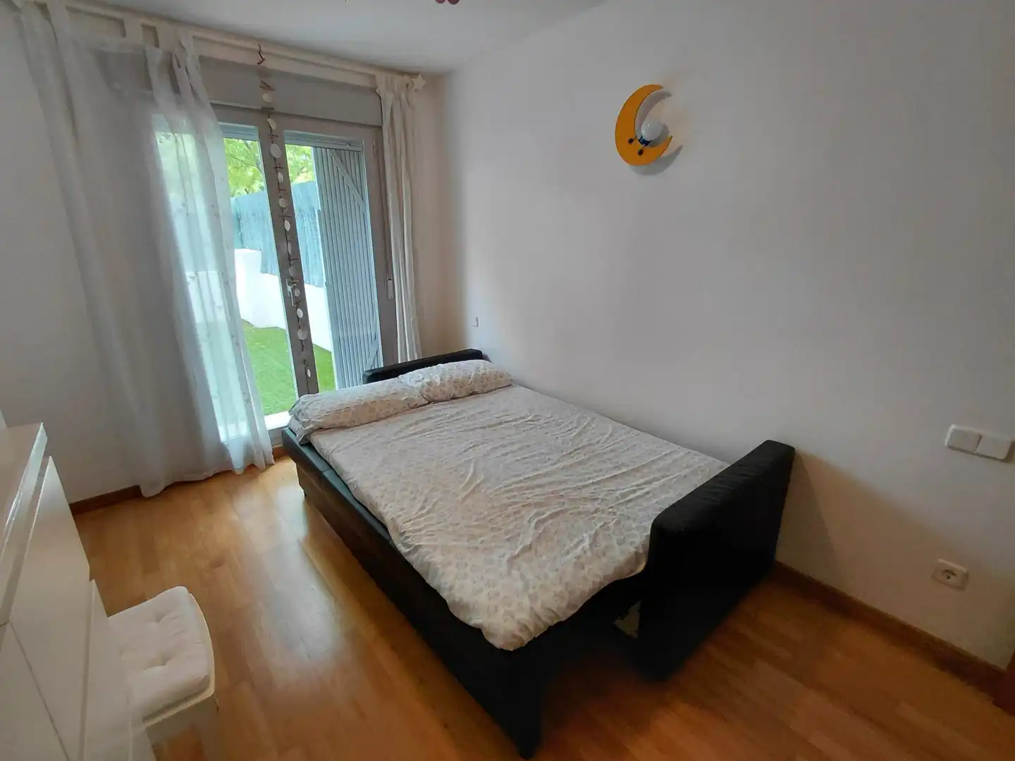 Schlafzimmer von Erdgeschoss zur Miete in  Palma de Mallorca mit Klimaanlage, Heizung und Privatgarten