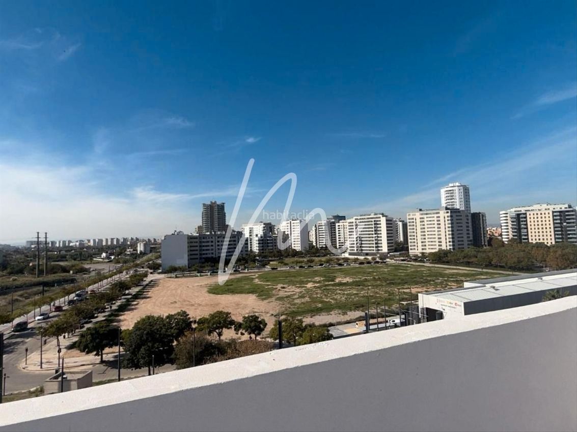 Exterior view of Flat for sale in  Valencia Capital  with Air Conditioner, Furnished and Oven