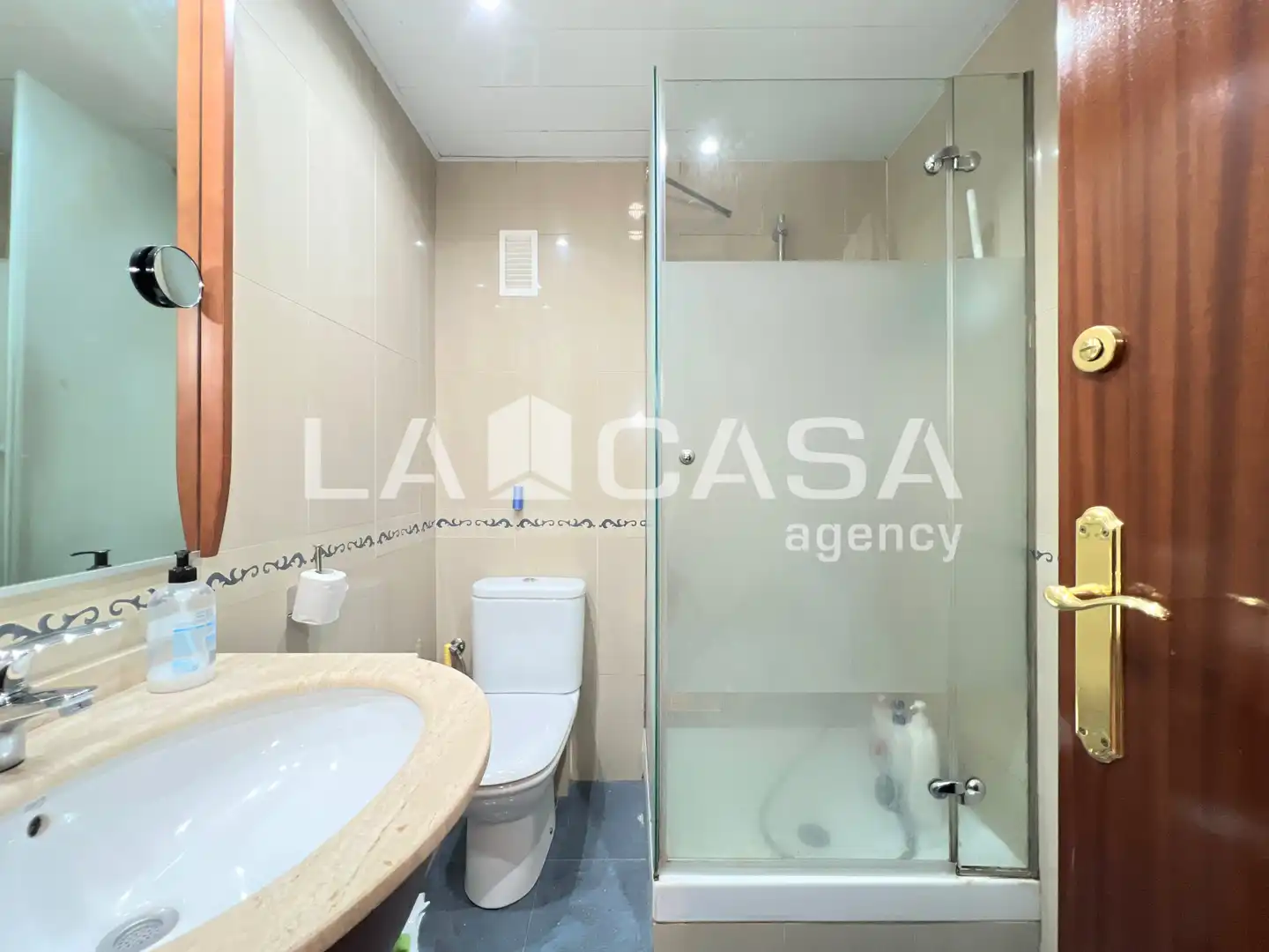 Baño de Piso en venta en Badalona con Calefacción, Trastero y Balcón