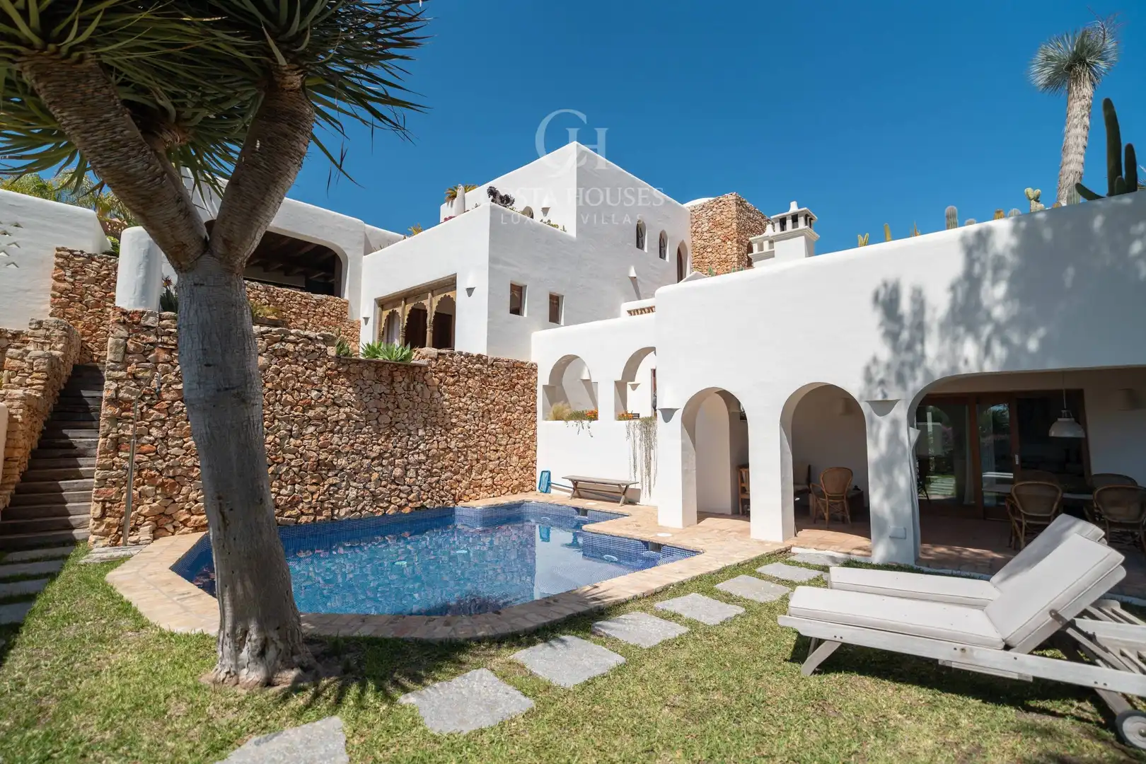 Vista exterior de Casa o xalet en venda en Moraira amb Aire condicionat, Calefacció i Jardí privat