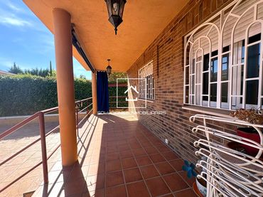 Casa amb jardí en venda a Calle Jacinto Benavente
