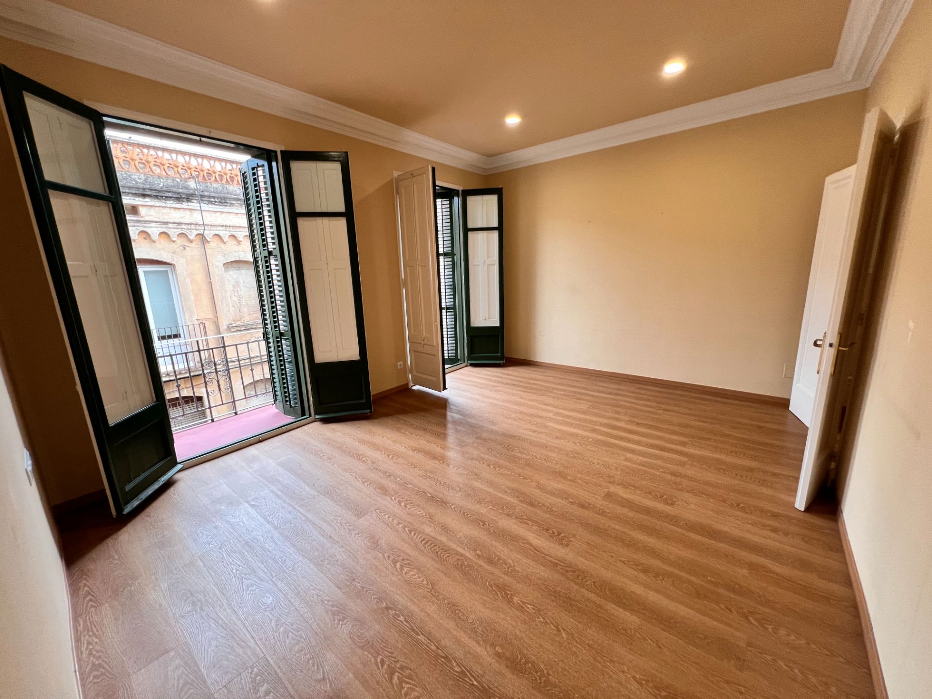 Living room of Flat to rent in Mataró  with Parquet flooring, Terrace and Oven