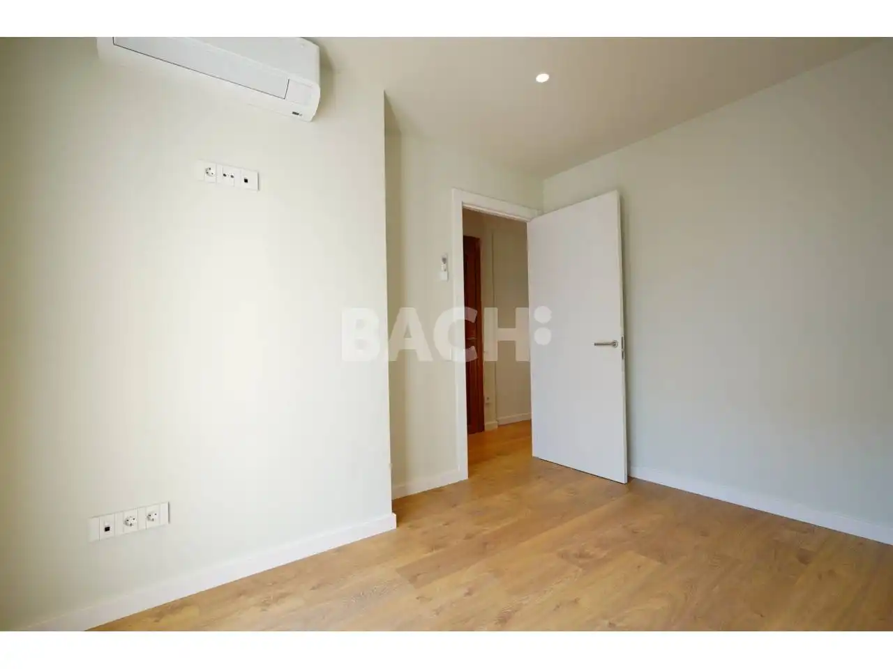 Bedroom of Duplexes for sale in Vic  with Air Conditioner, Heating and Parquet flooring