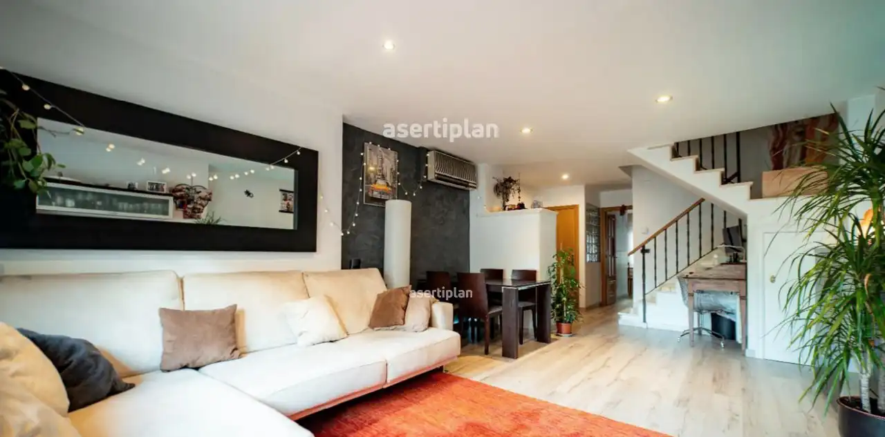 Maisonette zum Verkauf in Mataró mit Klimaanlage, Heizung und Terrasse
