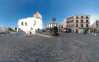 Vista exterior de Casa adosada en venda en Sanlúcar la Mayor amb Terrassa