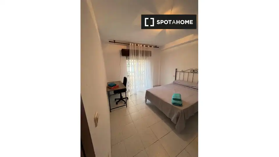 Bedroom of Flat for share in Ciudad Jardín - Tagarete - El Zapillo