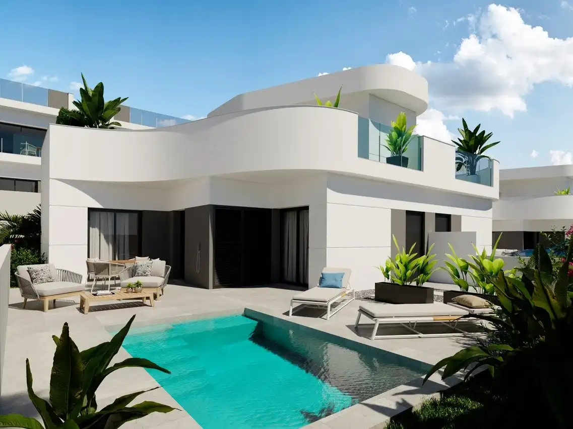 Casa aparellada amb piscina en venda a Los Balcones - Los Altos