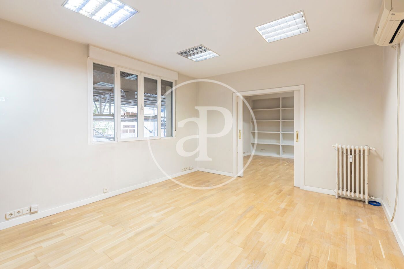 Flat for sale in  Madrid Capital  with Air Conditioner and Heating