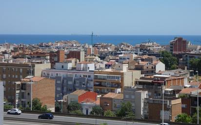 Vista exterior de Pis en venda en Badalona amb Terrassa